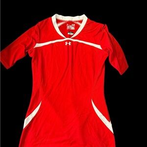 Under Armour HeatGear Fitted Red Short Sleeve Athletic Top Size SM/P